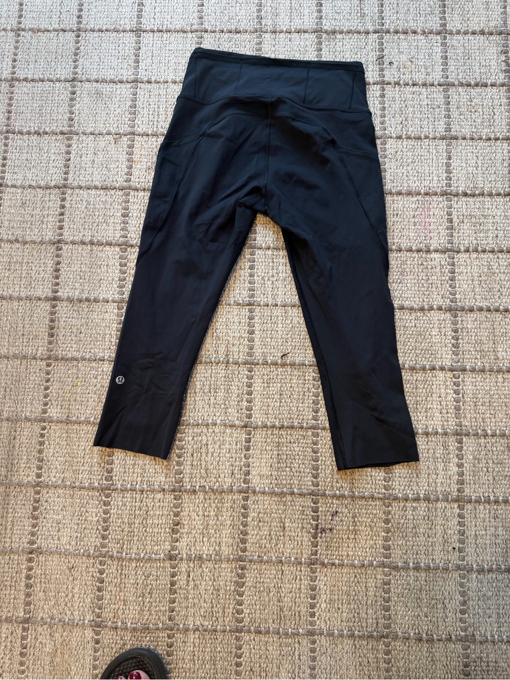 lululemon athletic women’s Black Cropped Active Leggings